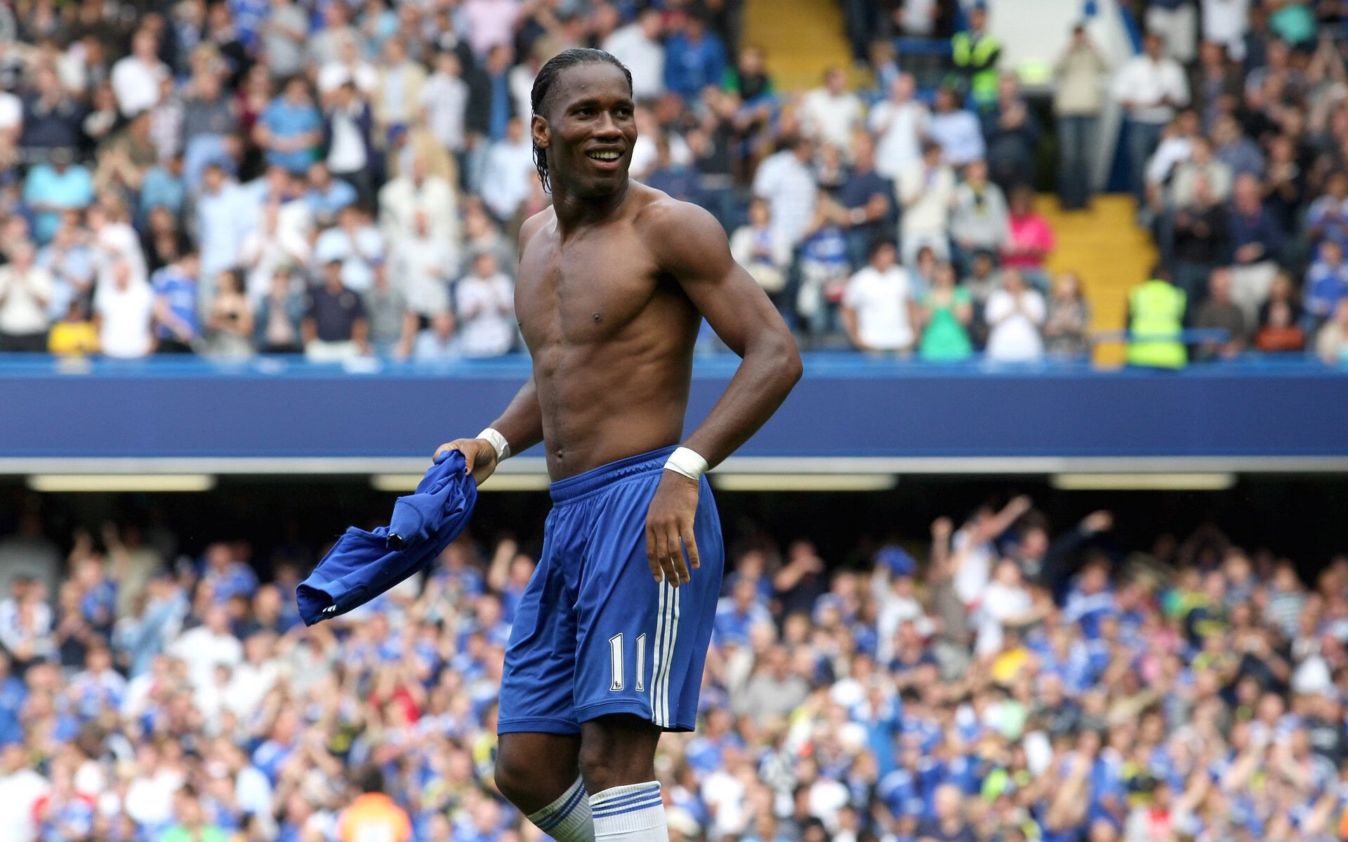 伊朗女足雪地穿花绕树破门，全网热传，伊朗女球迷看足球赛