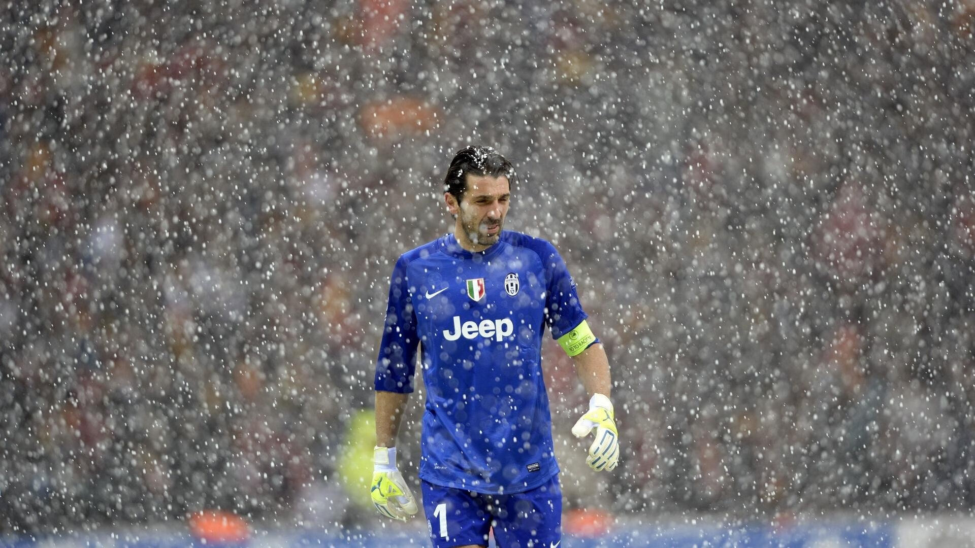 最佳瞬间:王强决胜三分,场面点燃!